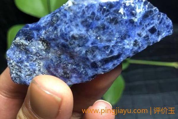 蓝色水晶石头的分类与品种