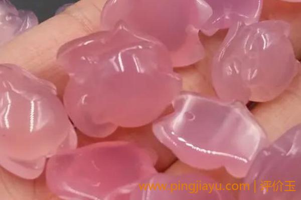 粉色透明石头在文化中的含义