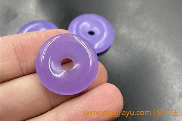 玩家看重紫色的玉石色调和纹路